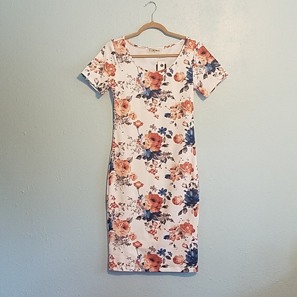 Tom's Wear Dresses & Skirts - Floral print body con dress